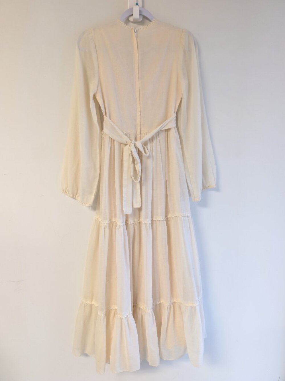 1970s Vintage Maxi Dress with lace rainbow floral details - Picture 4 of 12